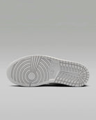 Tênis Air Jordan 1 Low Neutral Grey Coconut Milk Cinza detalhe lateral