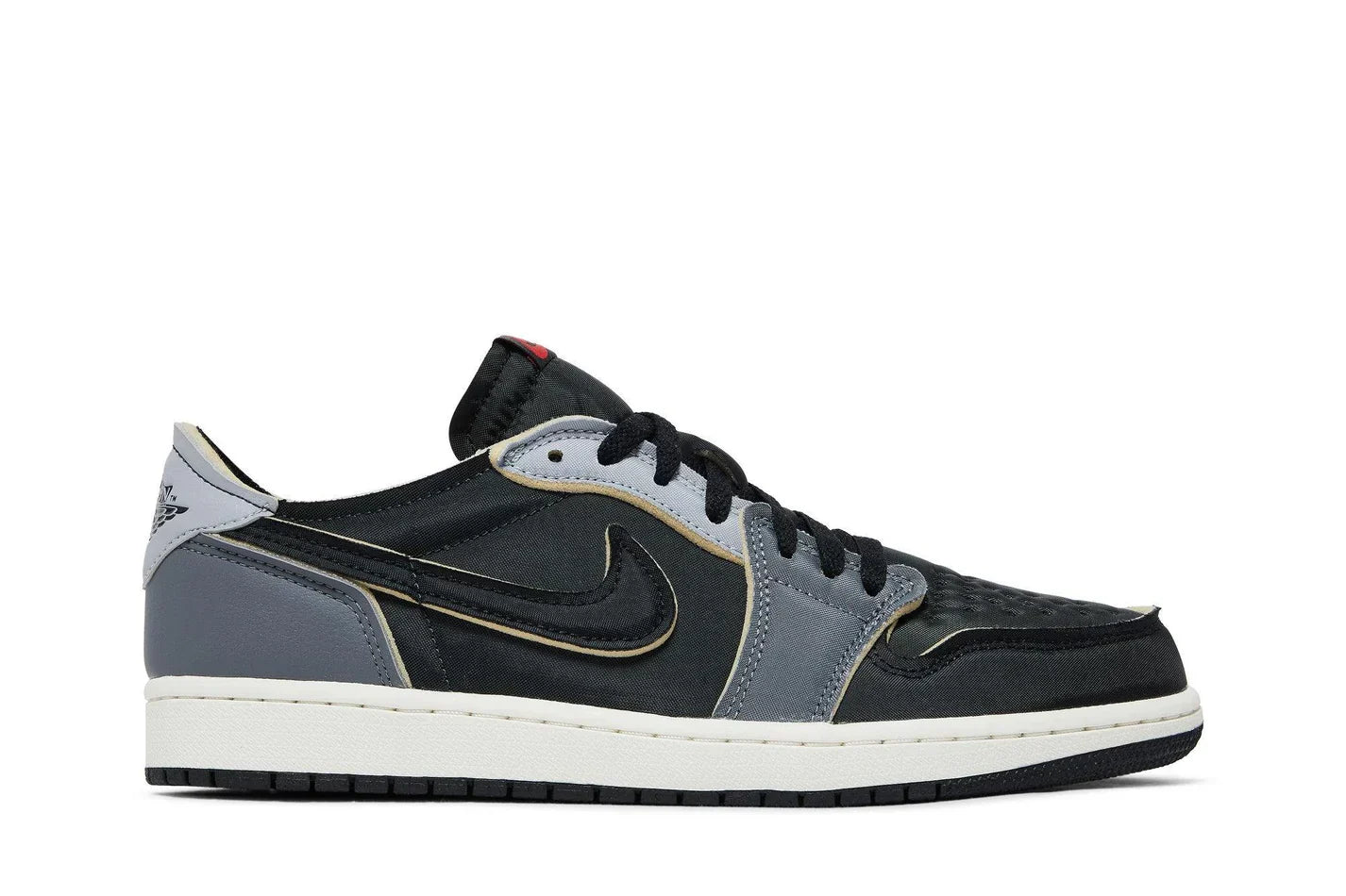Tênis Air Jordan 1 Low OG EX Black and Smoke Grey Cinza vista lateral