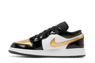 Tênis Air Jordan 1 Low SE Gs Gold Toe Preto detalhe lateral