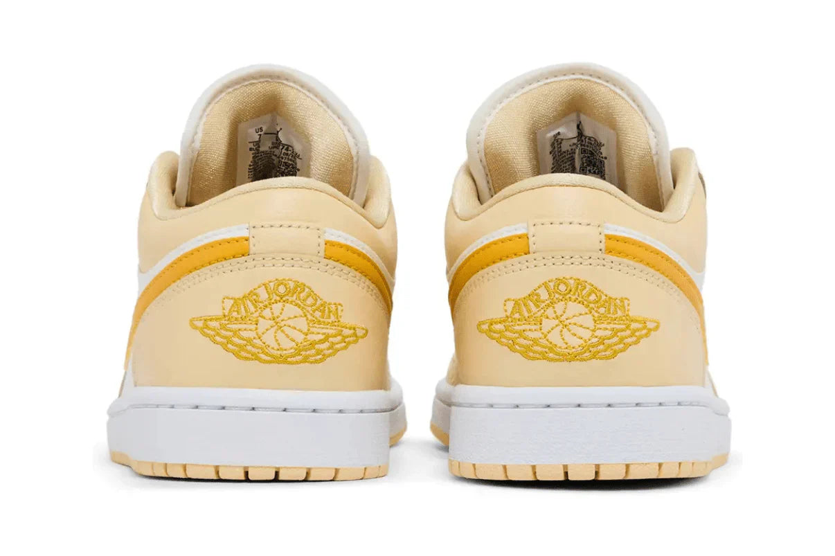 Tênis Air Jordan 1 Low Team Gold Amarelo vista traseira