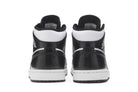 Tênis Air Jordan 1 Mid Carbon Fiber Preto detalhe do solado