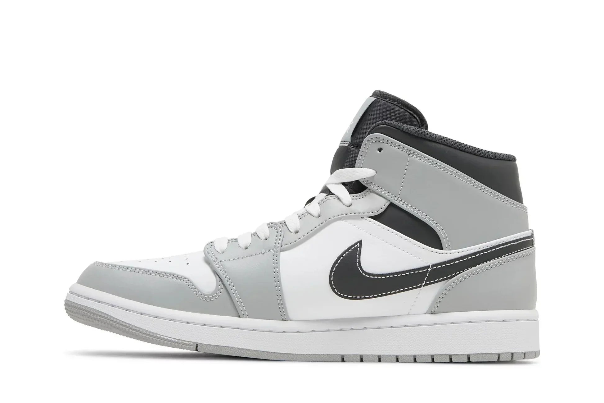 Tênis Air Jordan 1 Mid Light Smoke Grey Cinza vista traseira