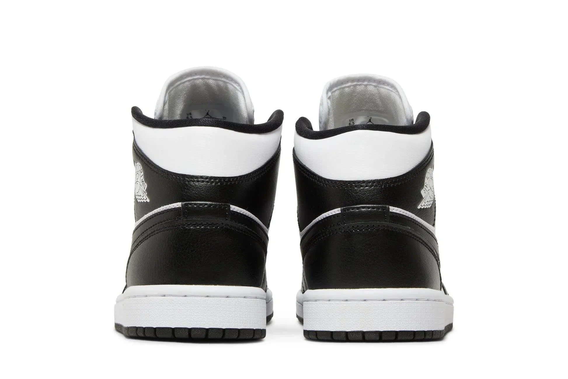 Tênis Air Jordan 1 Mid Panda Preto detalhe do solado