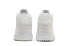 Tênis Air Jordan 1 Mid SE Light Iron Ore Cinza detalhe do solado