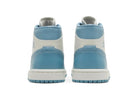 Tênis Air Jordan 1 Mid University Blue (UNC) Azul detalhe do solado