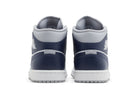 Tênis Air Jordan 1 Mid Wolf Grey Midnight Navy Cinza detalhe do solado