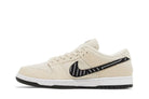 Tênis Nike SB Dunk Low Albino & Preto Jiu-Jitsu detalhe do solado