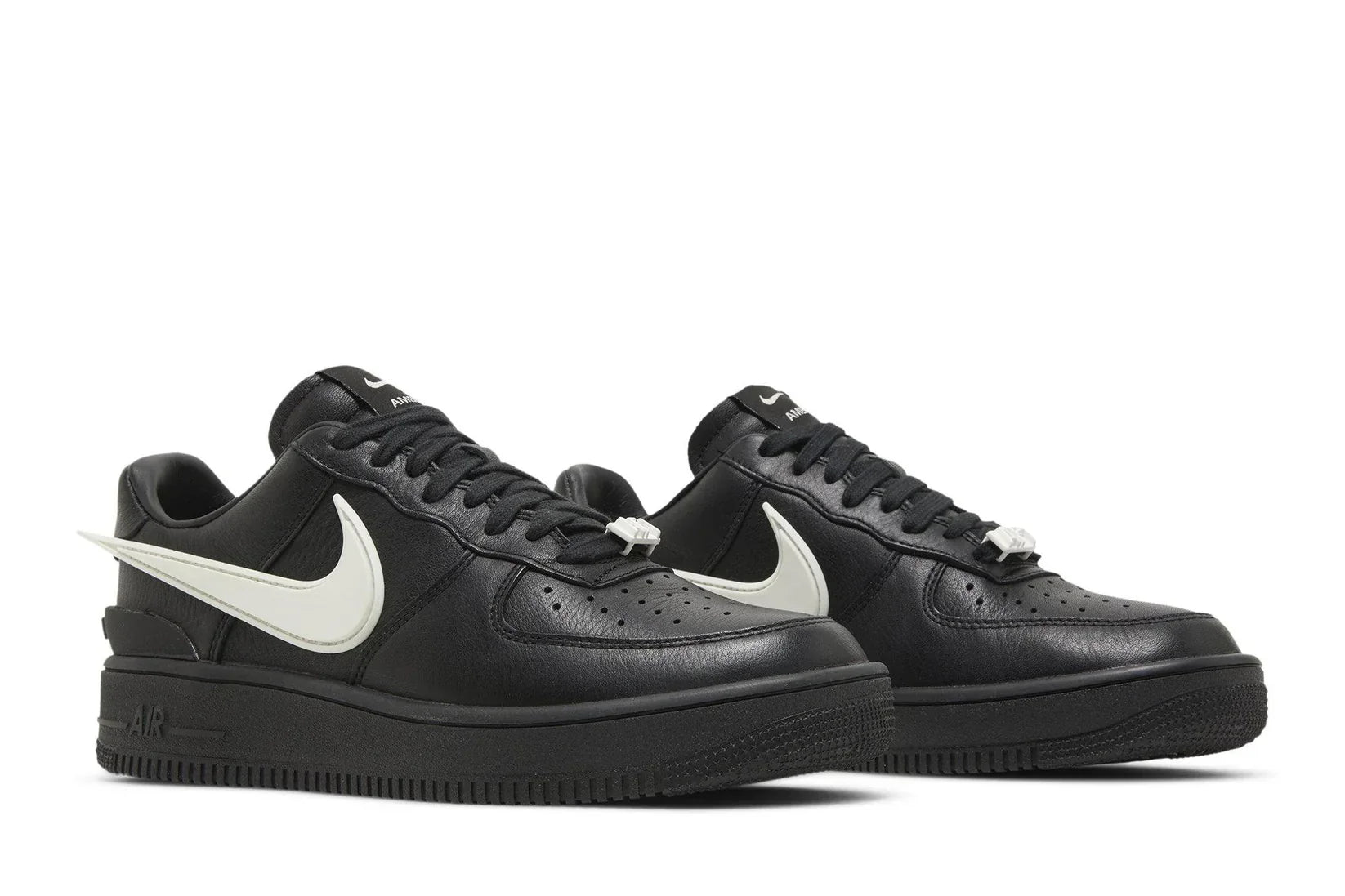 Tênis Ambush x Nike Air Force 1 Low Black Preto detalhe do solado