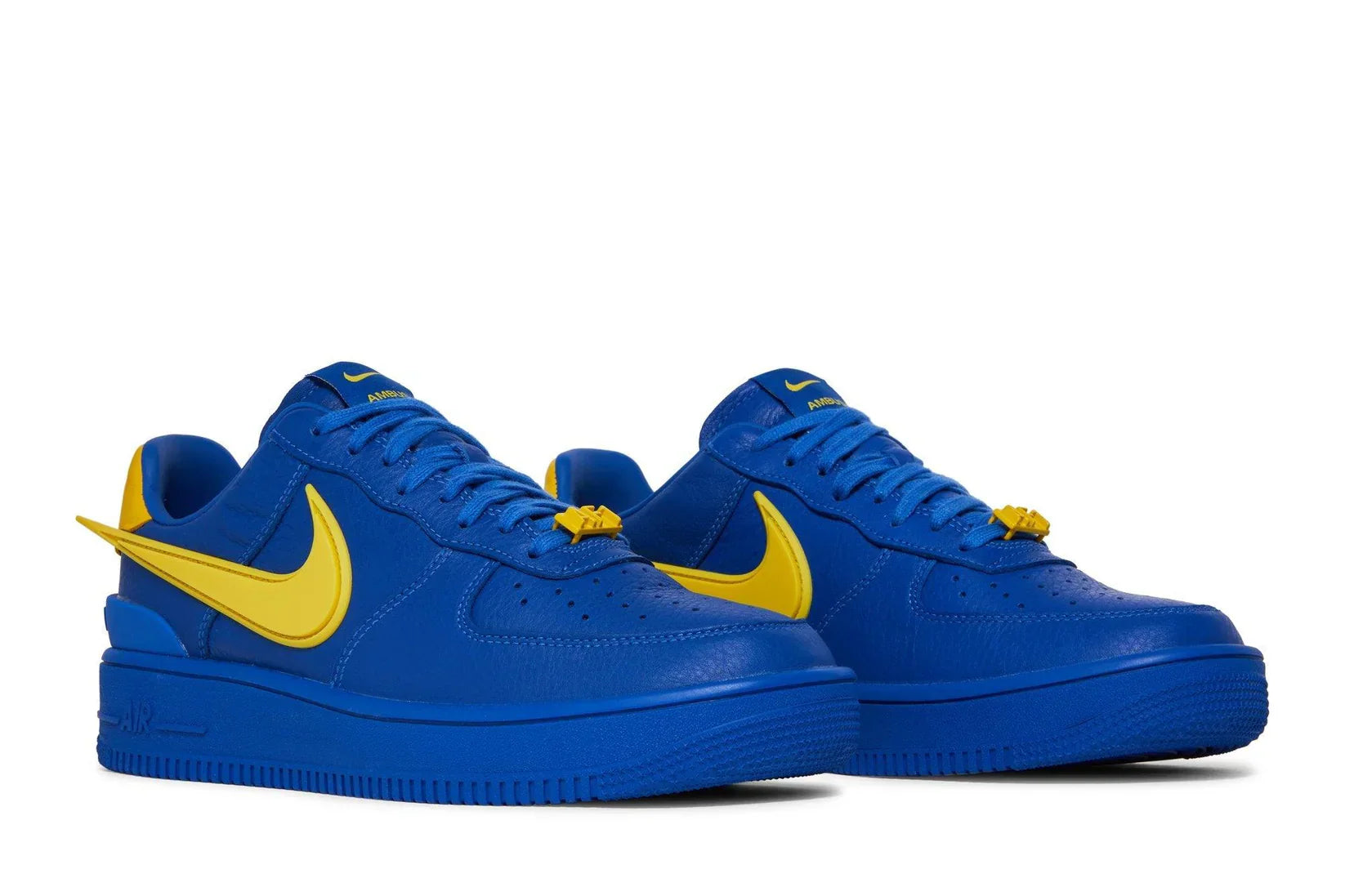 Tênis Ambush x Nike Air Force 1 Low Game Royal and Vivid Sulphur Azul detalhe do solado