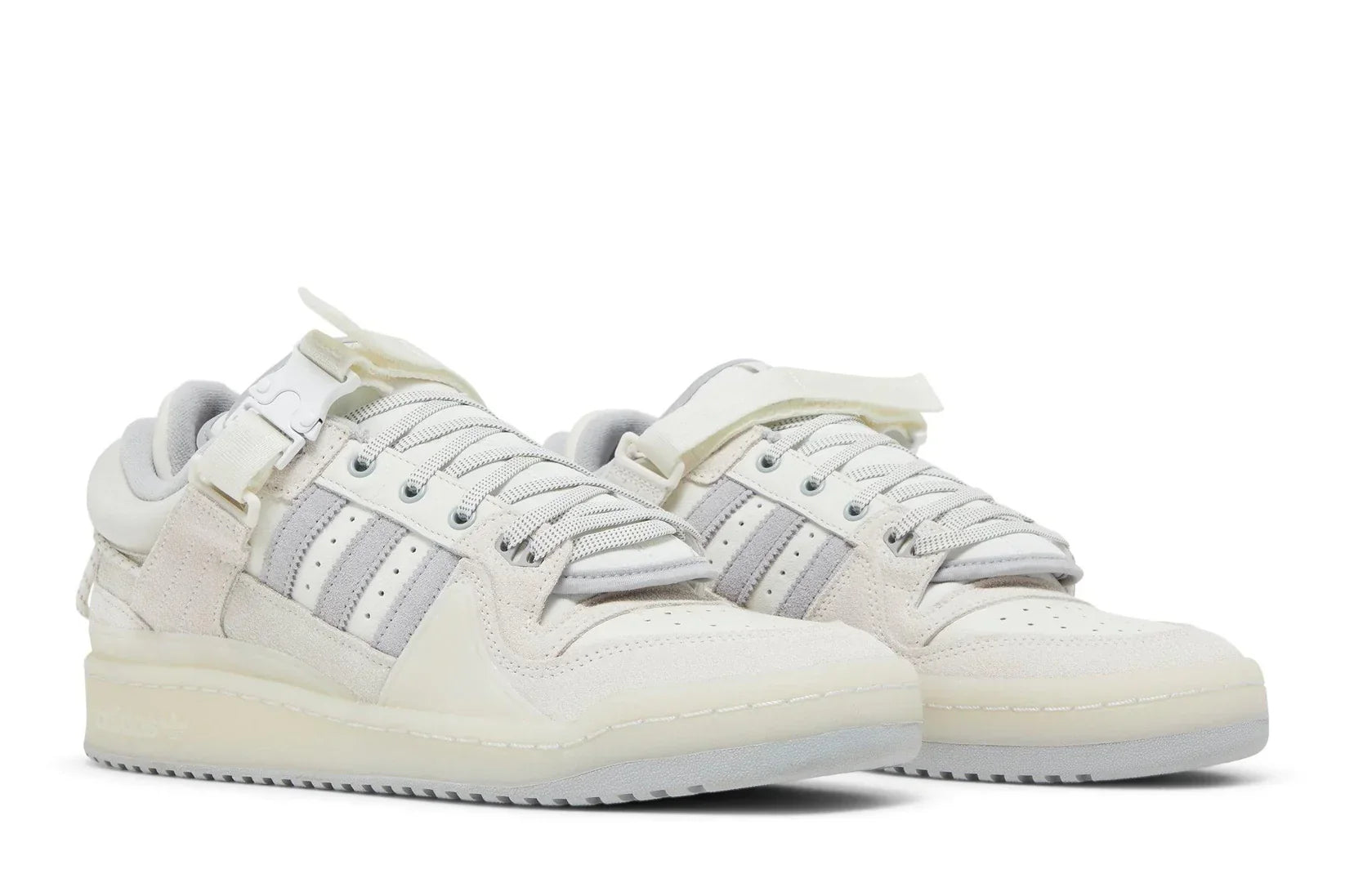 Tênis Adidas Forum Buckle Low x Bad Bunny White Branco detalhe lateral