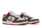 Tênis Crushed D.C. x Nike SB Dunk Low Golden Hour Colorido vista traseira