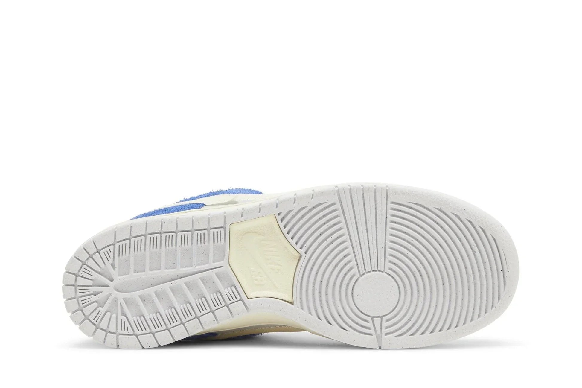 Tênis Fly Streetwear x Dunk Low Pro SB Gardenia Azul detalhe do solado