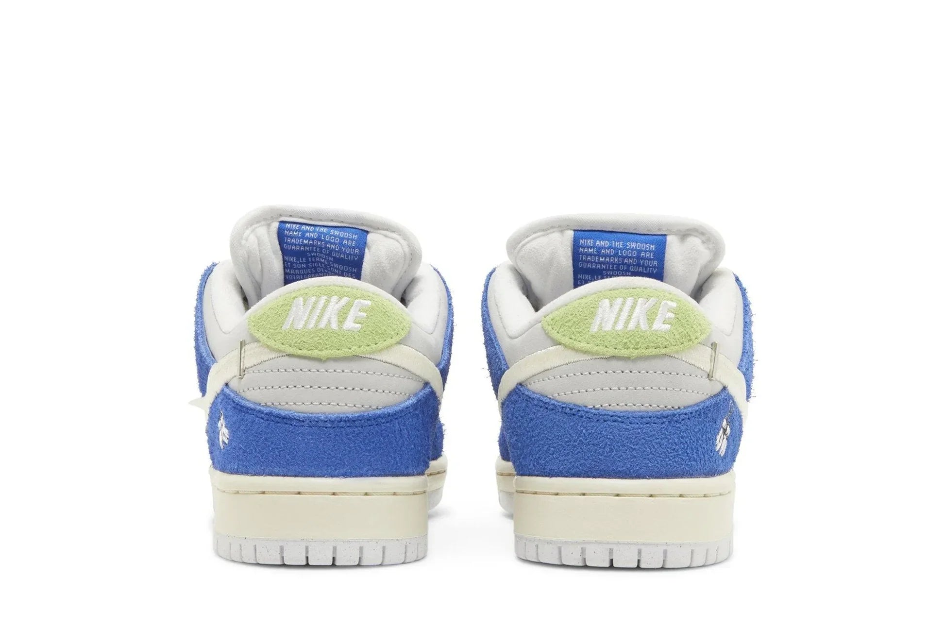 Tênis Fly Streetwear x Dunk Low Pro SB Gardenia Azul detalhe do material