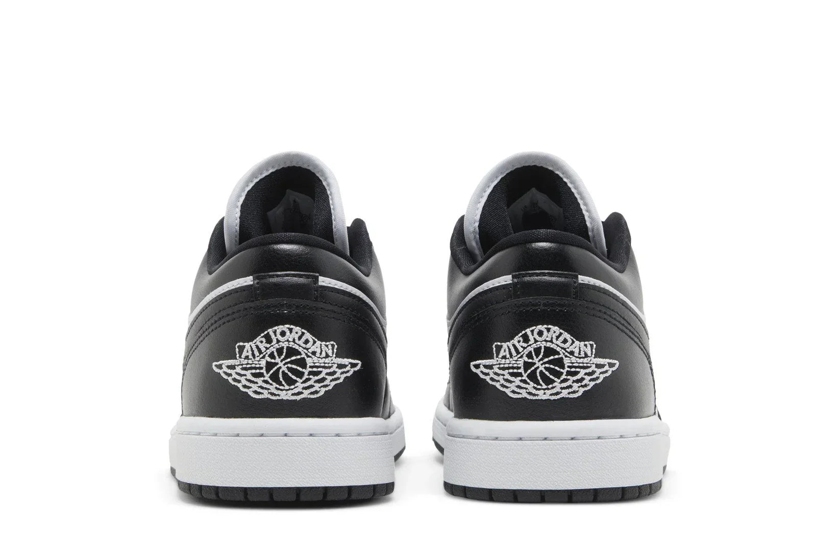 Tênis Jordan 1 Low Panda (2023) Preto detalhe do material
