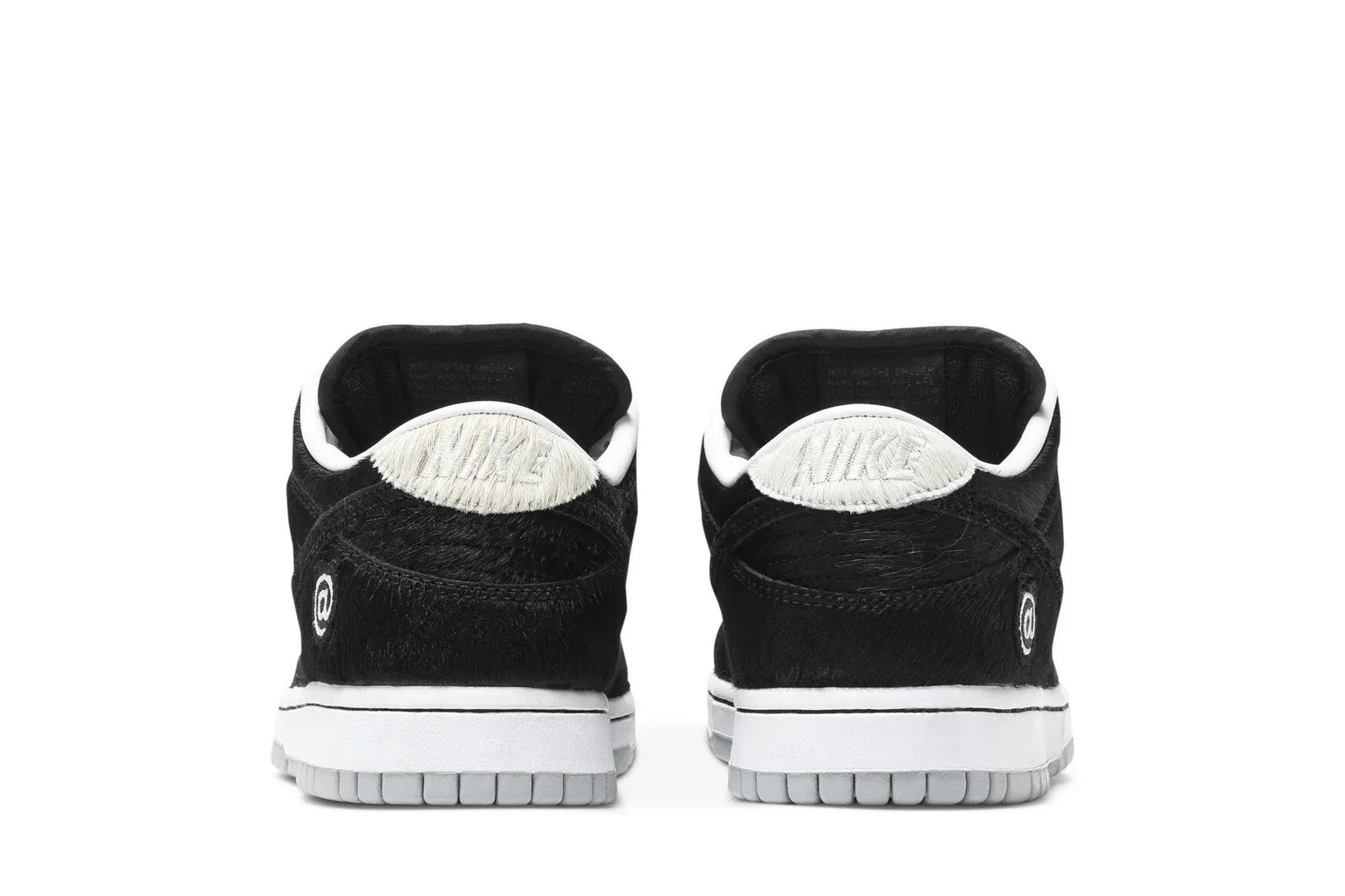 Tênis Medicom Toy x Nike SB Dunk Be@rbrick Preto detalhe do solado