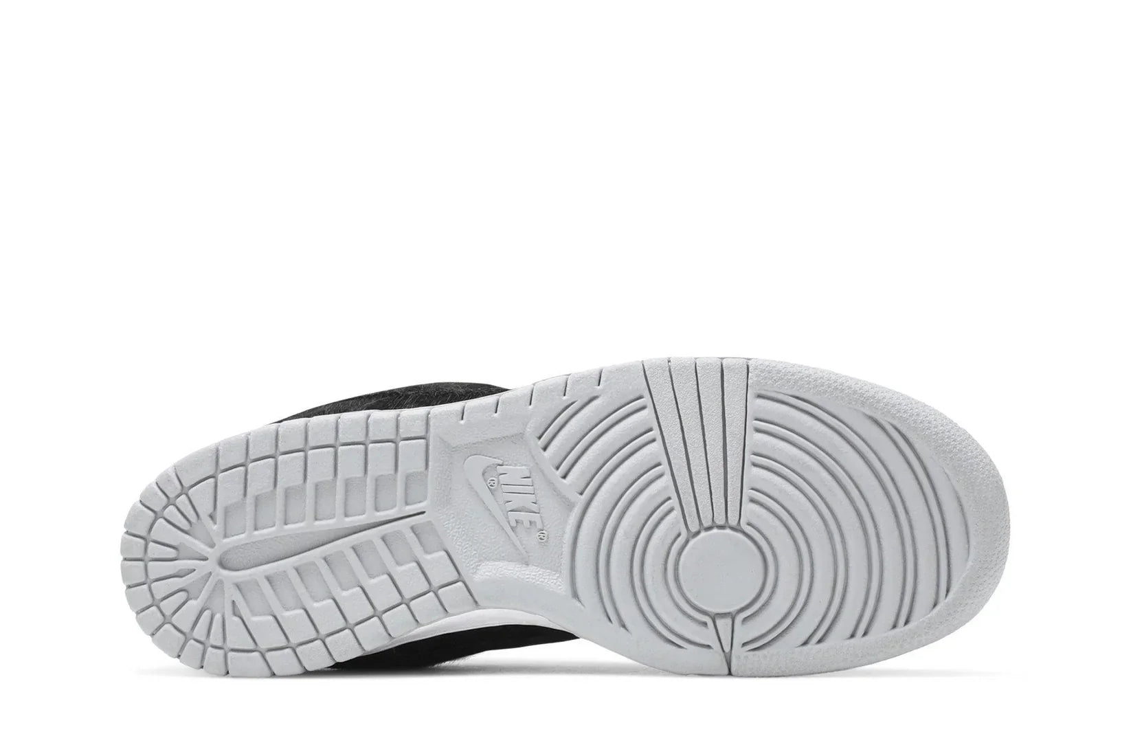 Tênis Medicom Toy x Nike SB Dunk Be@rbrick Preto detalhe lateral