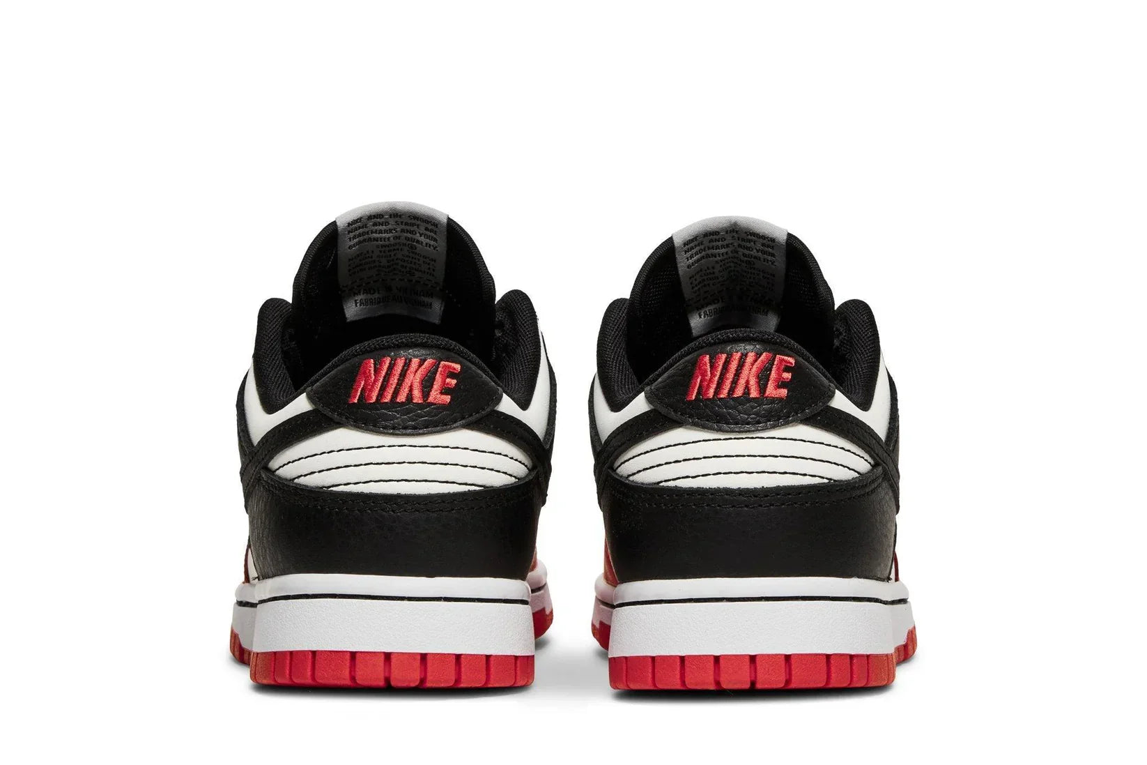 Tênis NBA x Nike Dunk Low Chicago Vermelho/Preto vista traseira