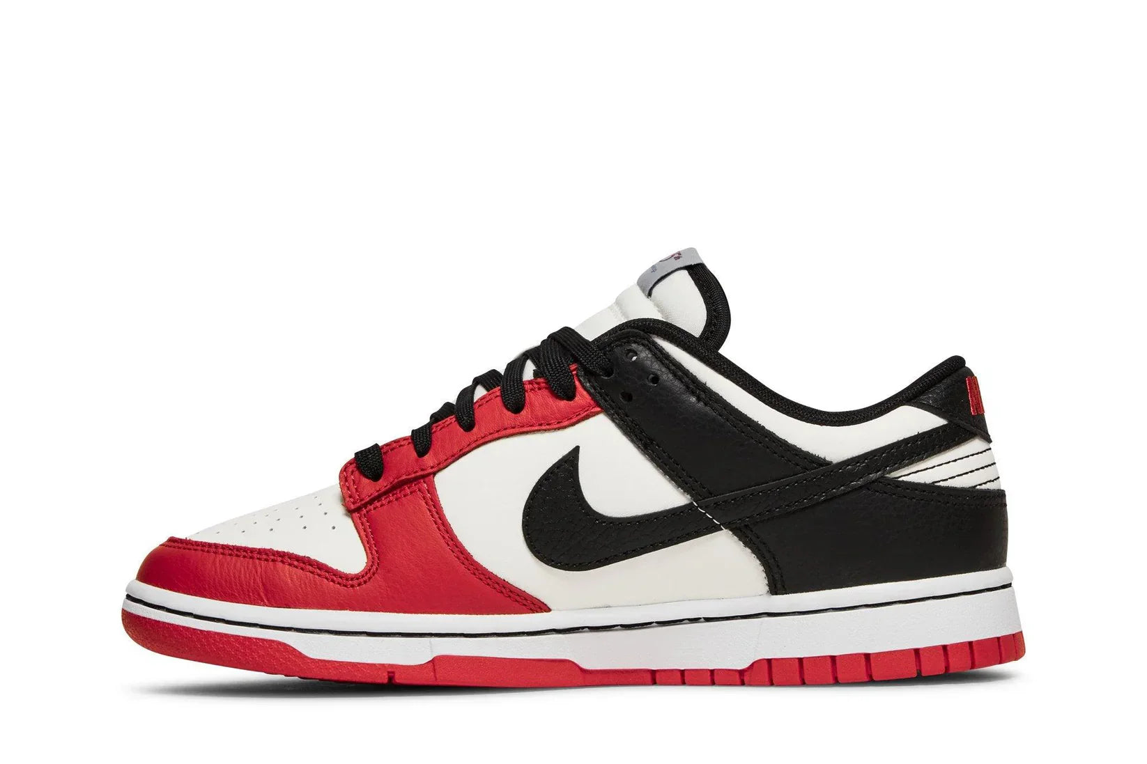 Tênis NBA x Nike Dunk Low Chicago Vermelho/Preto detalhe do material