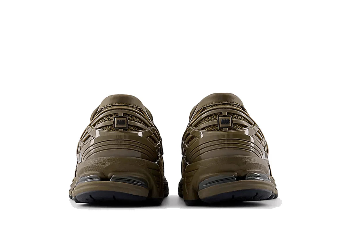 Tênis New Balance 1906L Olive Khaki Verde detalhe lateral
