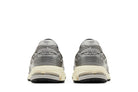 Tênis New Balance 1906L Silver Shadow Grey Mesh Sintético Slip-on Prata detalhe lateral