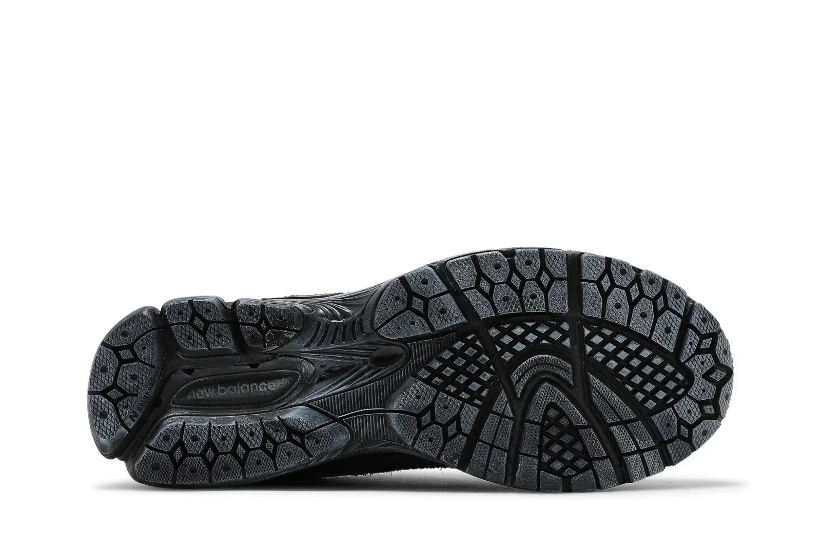 Tênis New Balance 2002R Protection Pack Phantom Cinza Camurça Mesh Preto detalhe do material