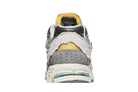 Tênis New Balance 2002R Protection Pack Rain Cloud Suede Mesh Cinza detalhe do solado