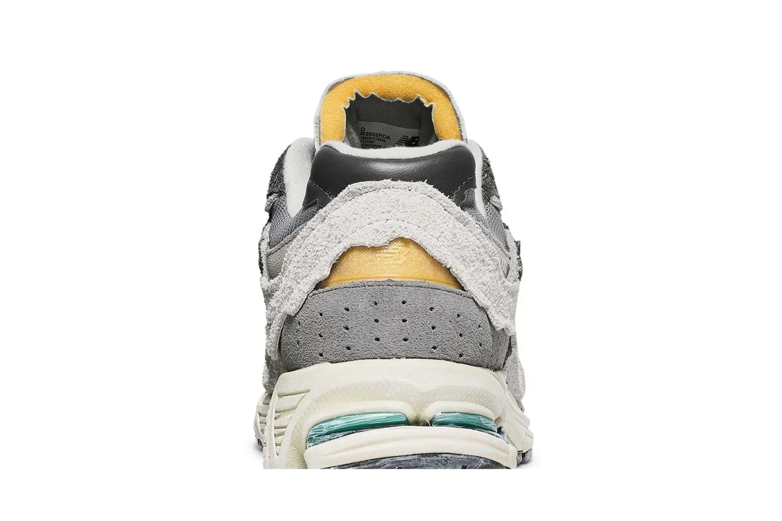 Tênis New Balance 2002R Protection Pack Rain Cloud Suede Mesh Cinza detalhe do solado