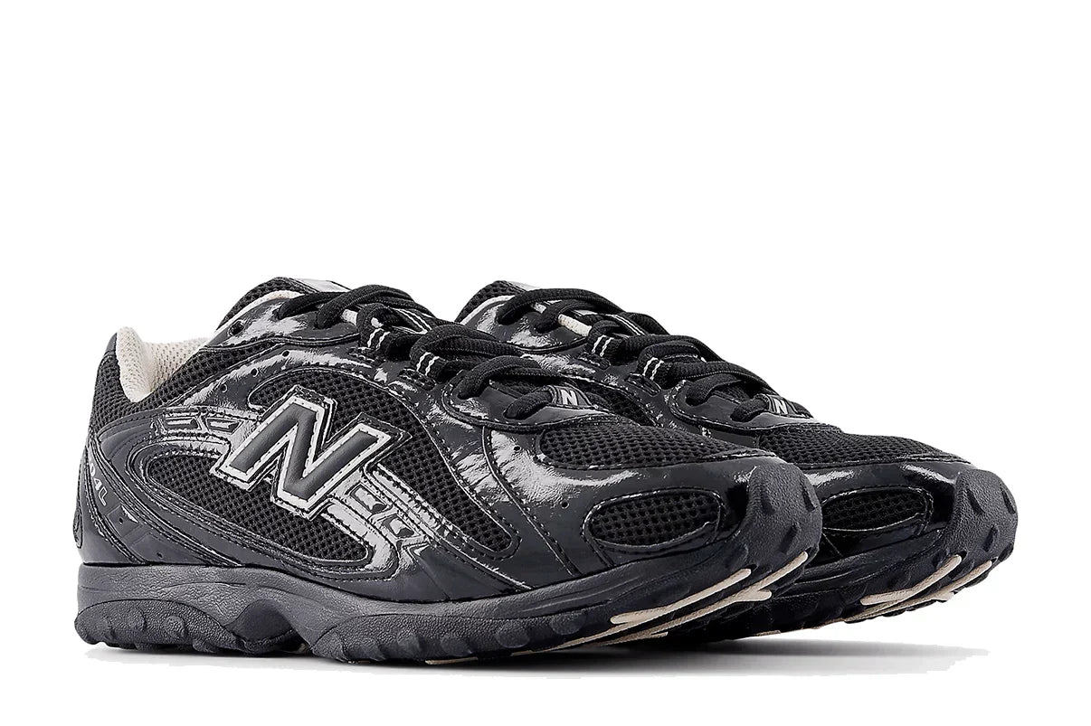 Tênis New Balance 204L Black Timberwolf Preto detalhe do solado