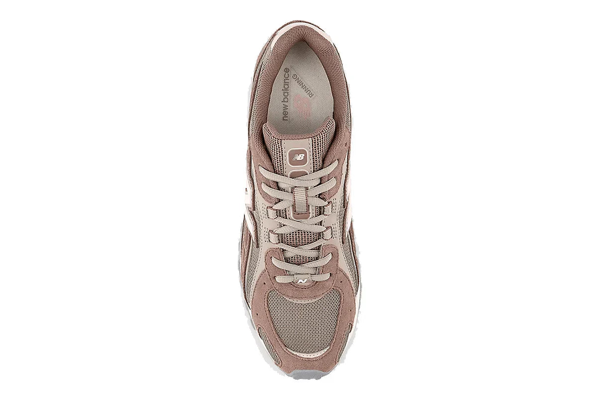 Tênis New Balance 204L Cortado Marrom detalhe do solado