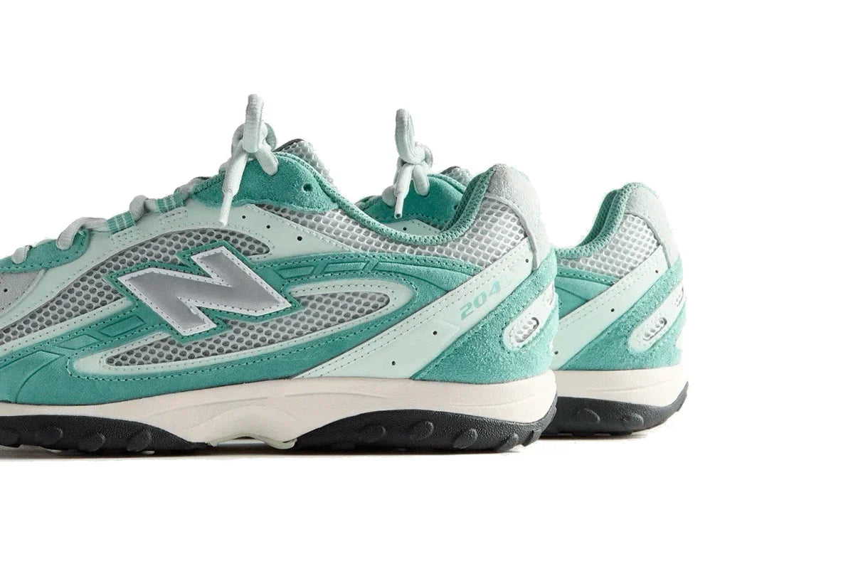 Tênis New Balance 204L Kith Green Silver Verde detalhe do material