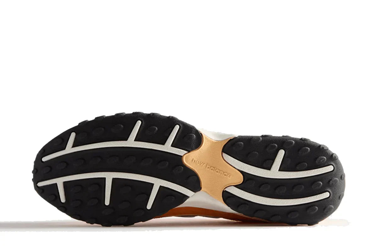 Tênis New Balance 204L Kith Orange Laranja detalhe do material