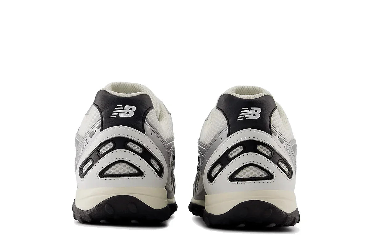 Tênis New Balance 204L Silver Metallic Black Prateado detalhe do solado