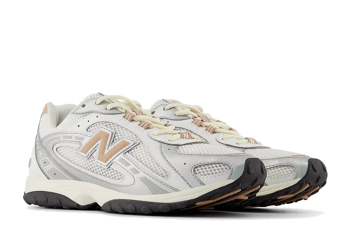 Tênis New Balance 204L Silver Metallic Flat Taupe Prateado detalhe do material