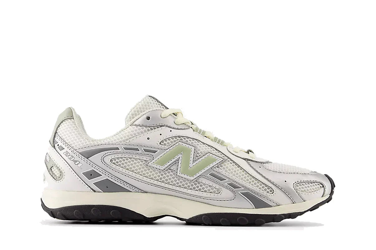 Tênis New Balance 204L Silver Metallic Sage Green Prateado vista lateral