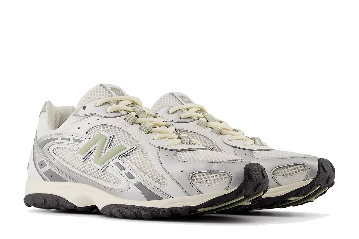 Tênis New Balance 204L Silver Metallic Sage Green Prateado detalhe lateral