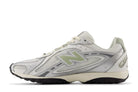 Tênis New Balance 204L Silver Metallic Sage Green Prateado detalhe do solado