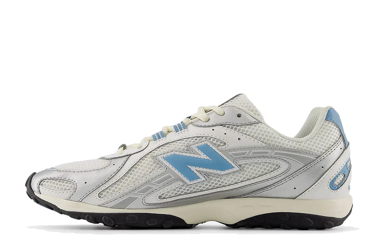 Tênis New Balance 204L Silver Metallic Sky Prateado vista traseira