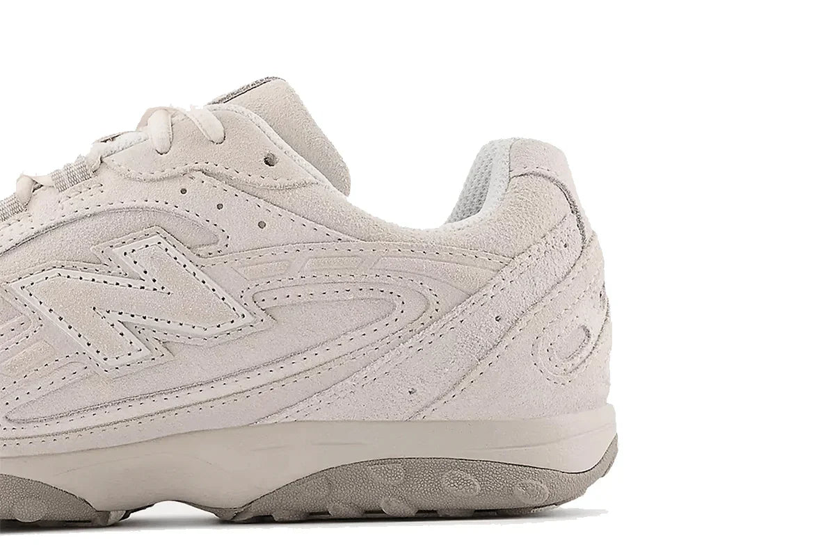 Tênis New Balance 204L Timberwolf Bege detalhe do material