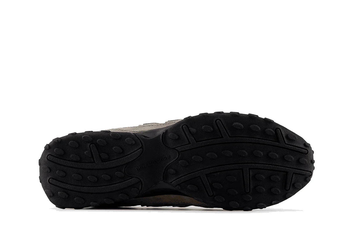 Tênis New Balance 204L Year of the Horse Tan Verde detalhe do material