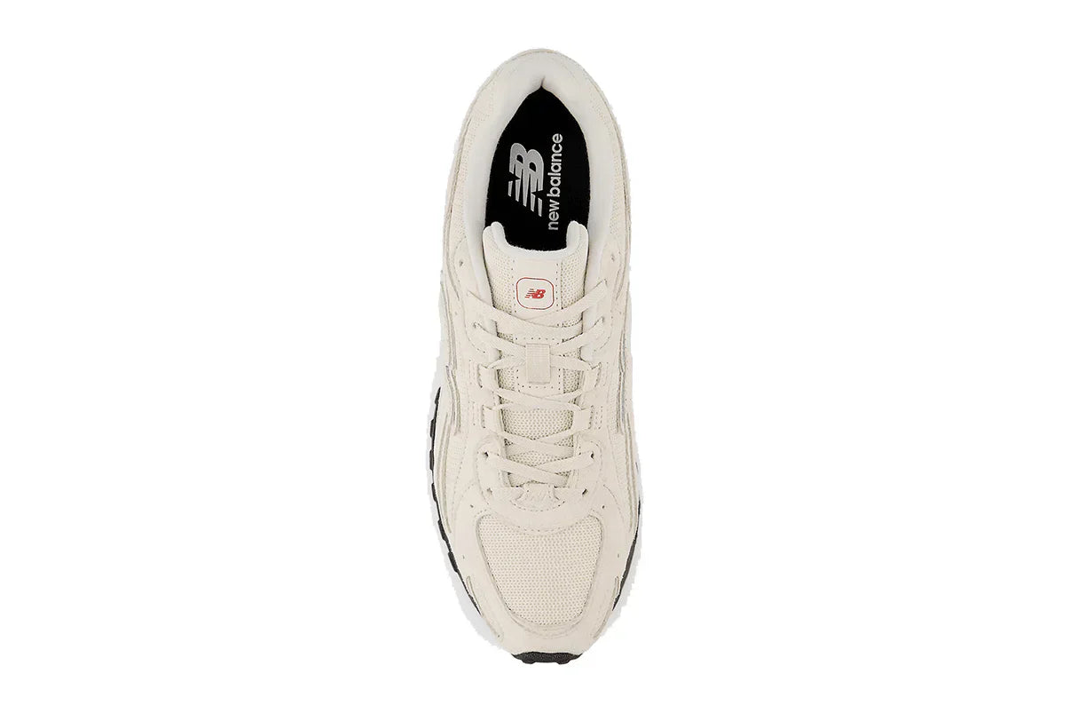 Tênis New Balance 204L Year of the Horse White Bege detalhe do solado