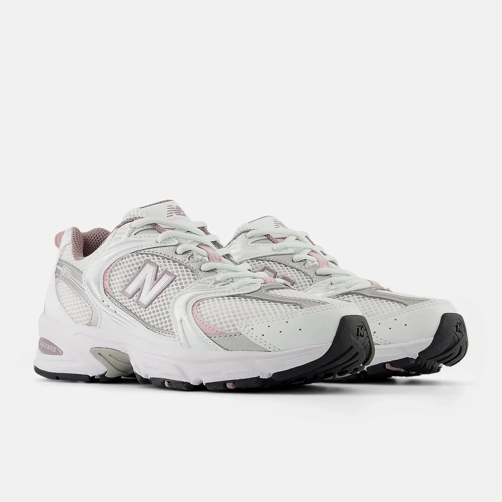 Tênis New Balance 530 Ice Wine Prata detalhe do solado
