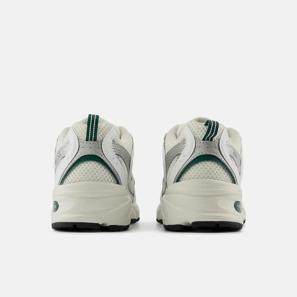 Tênis New Balance 530 Sea Salt White Marsh Green Branco detalhe do solado