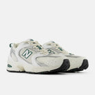 Tênis New Balance 530 Sea Salt White Marsh Green Branco detalhe do material