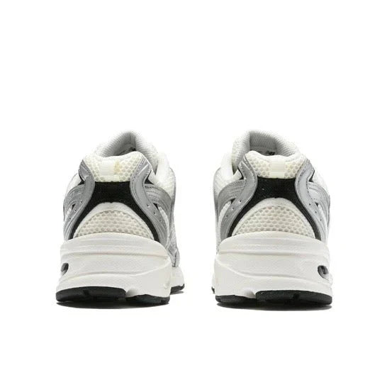 Tênis New Balance 530 Silver Black Cinza detalhe lateral