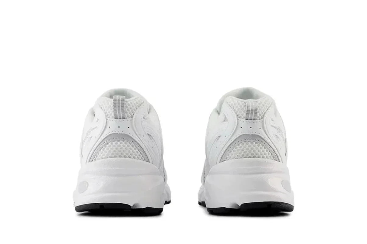 Tênis New Balance 530 White Pearl Grey Branco detalhe do solado