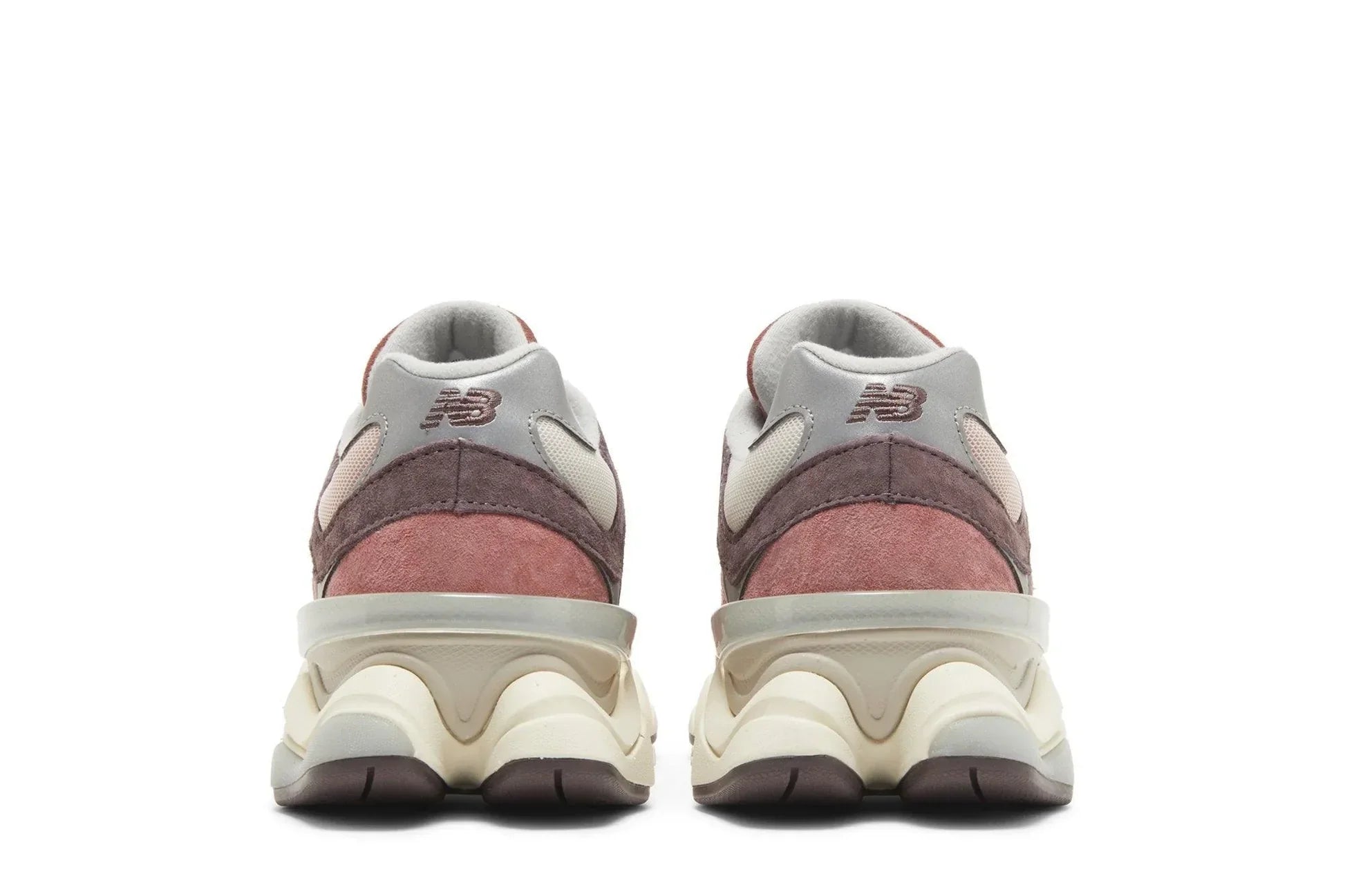 Tênis New Balance 9060 Mineral Red Truffle Rain Cloud Vermelho detalhe do solado