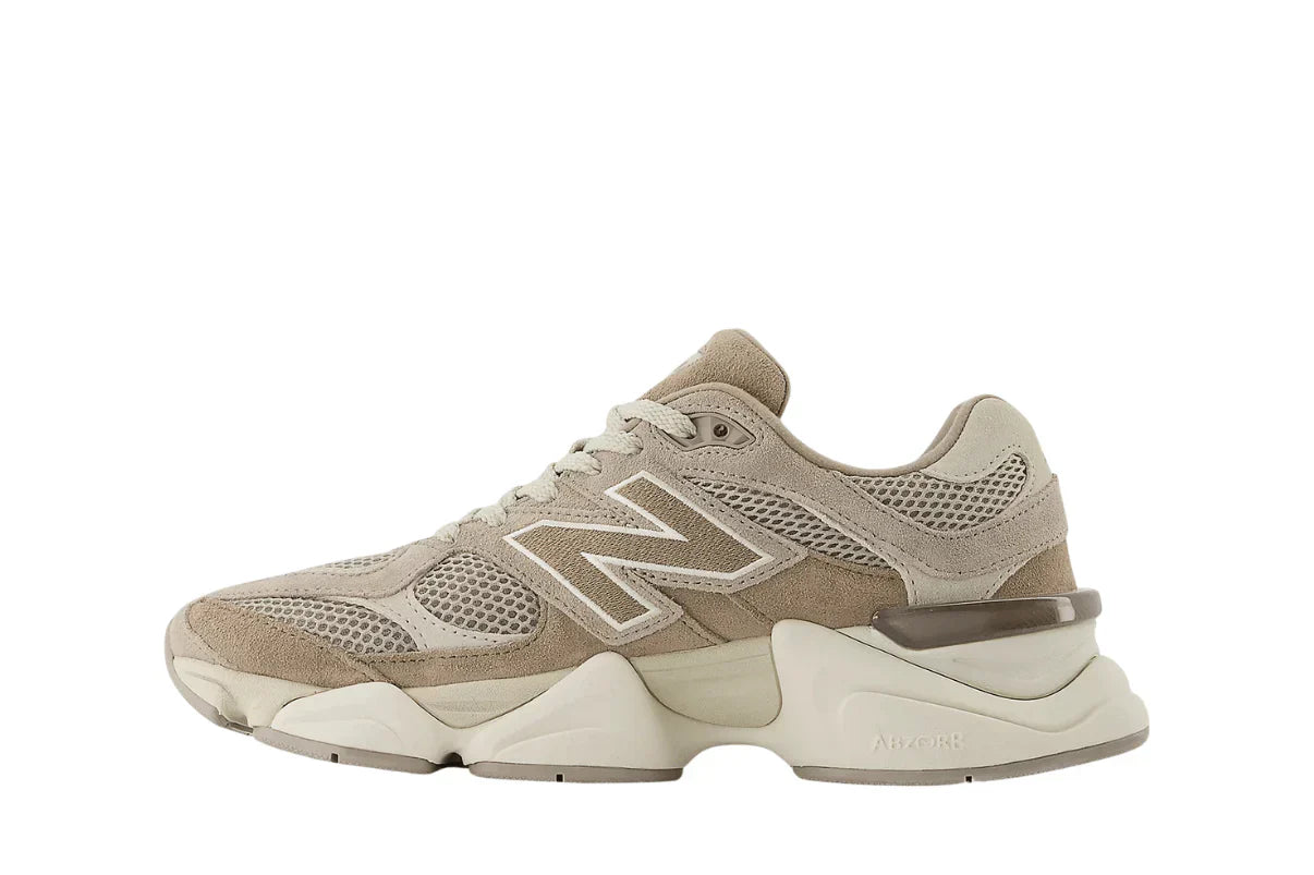 Tênis New Balance 9060 Mushroom Arid Stone Bege detalhe lateral