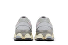 Tênis New Balance 9060 Pink Granite Silver Metallic Silver Cinza detalhe do solado