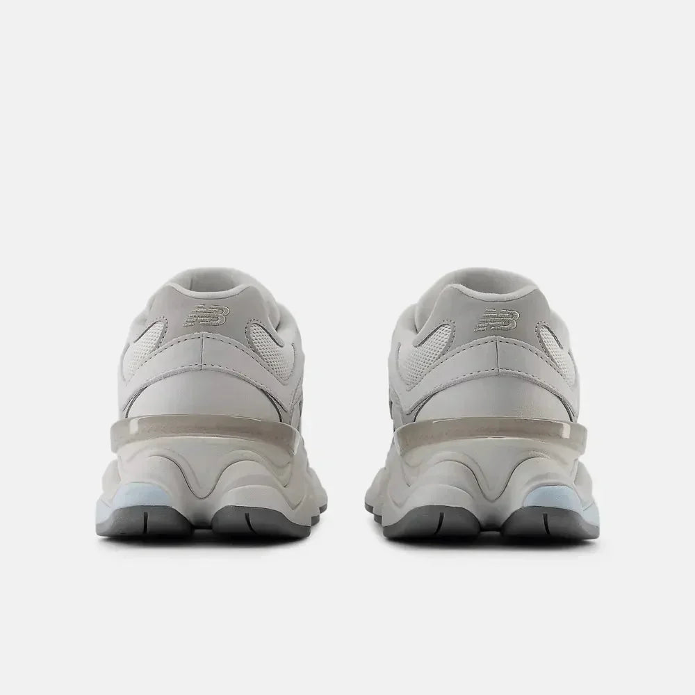 Tênis New Balance 9060 Reflection Raincloud Quarry Blue Bege detalhe do solado
