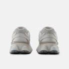 Tênis New Balance 9060 Reflection Raincloud Quarry Blue Bege detalhe do solado